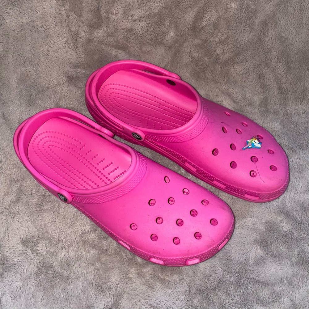 CROCS | Pink Flats with Breathable Design and Textured Soles - Picture 2 of 7